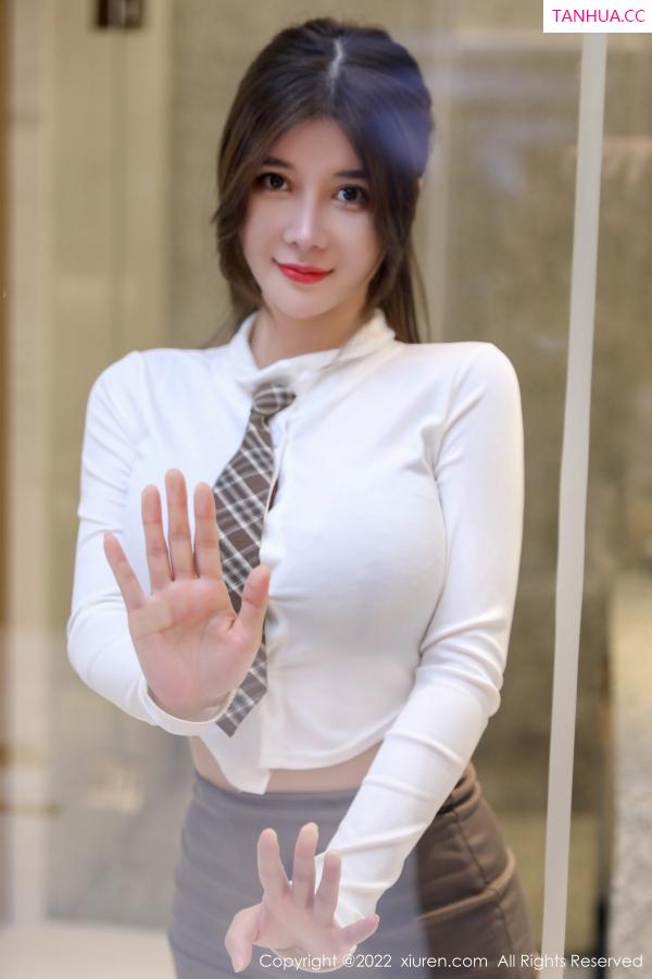 周九九 周jojobaby [XiuRen]高清写真图 2022.12.07 No.5961 周jojobaby 黑丝短裙第3张图片